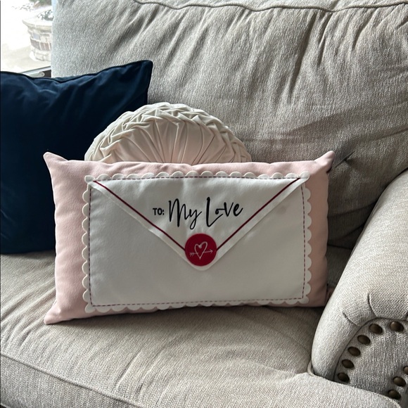 NEW! Shabby Chic Vintage Inspired Valentines postage Post Card Love Heart Pillow - Picture 8 of 8